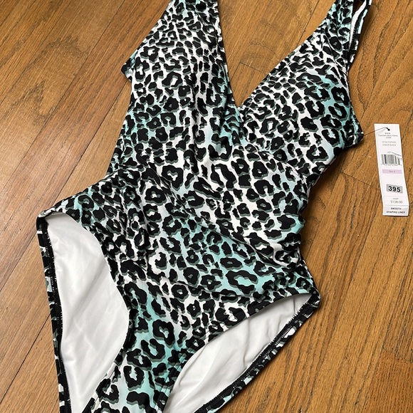 One Piece Swimsuit 6 NWT | Cheetah print | Shaping Swimsuit size 6 - Picture 3 of 7